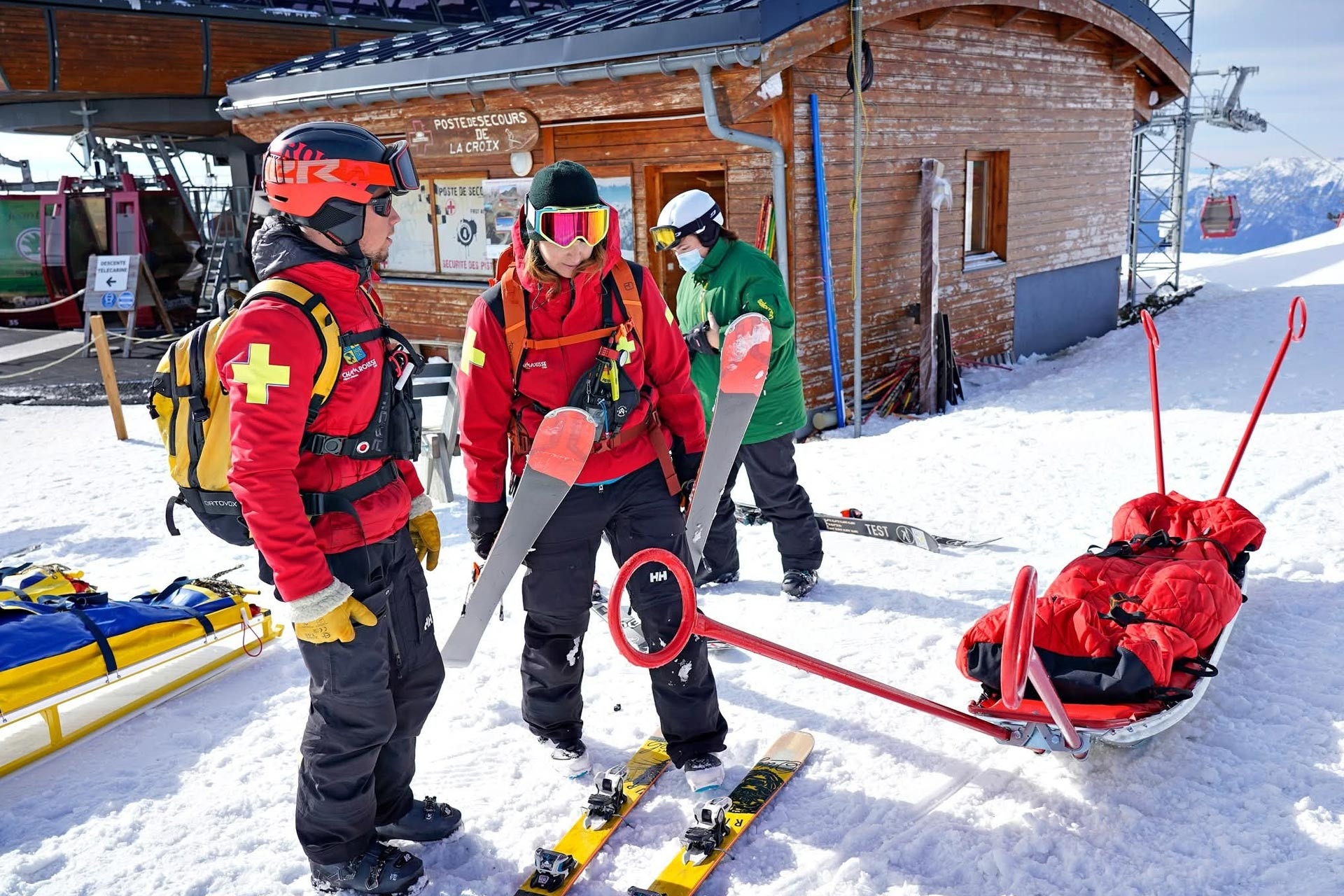Discovering safety on the Chamrousse slopes - © Fred Guerdin Discovering safety on the Chamrousse slopes