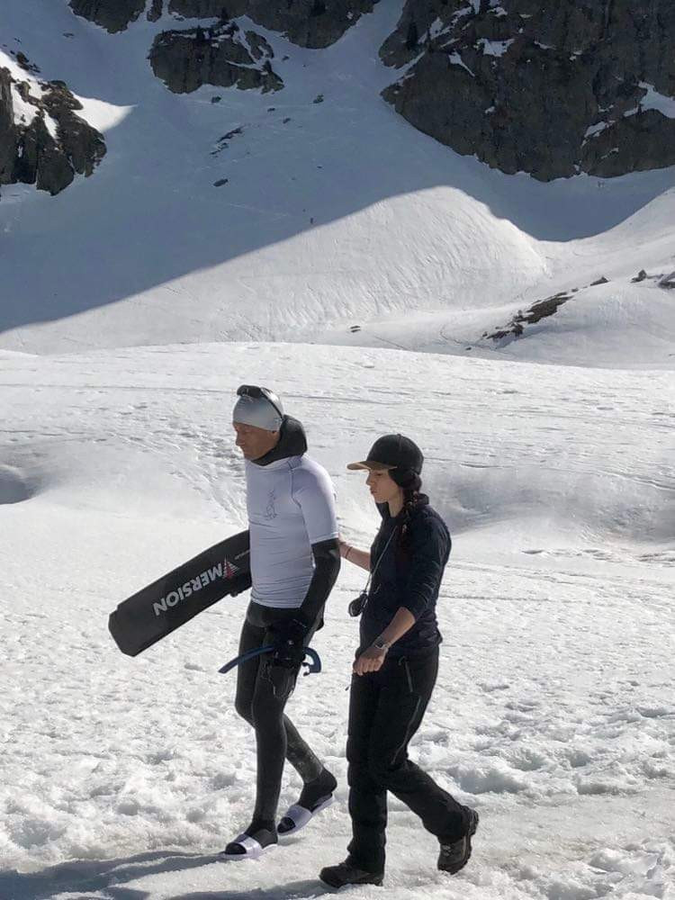 Solidarisches Apnoe-Tauchen unter Eis Chamrousse