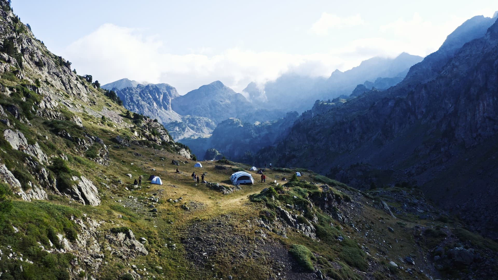 Eine Luftaufnahme des wissenschaftlichen Basislagers - Chamrousse. - © Léo Previtali Eine Luftaufnahme des wissenschaftlichen Basislagers - Chamrousse.