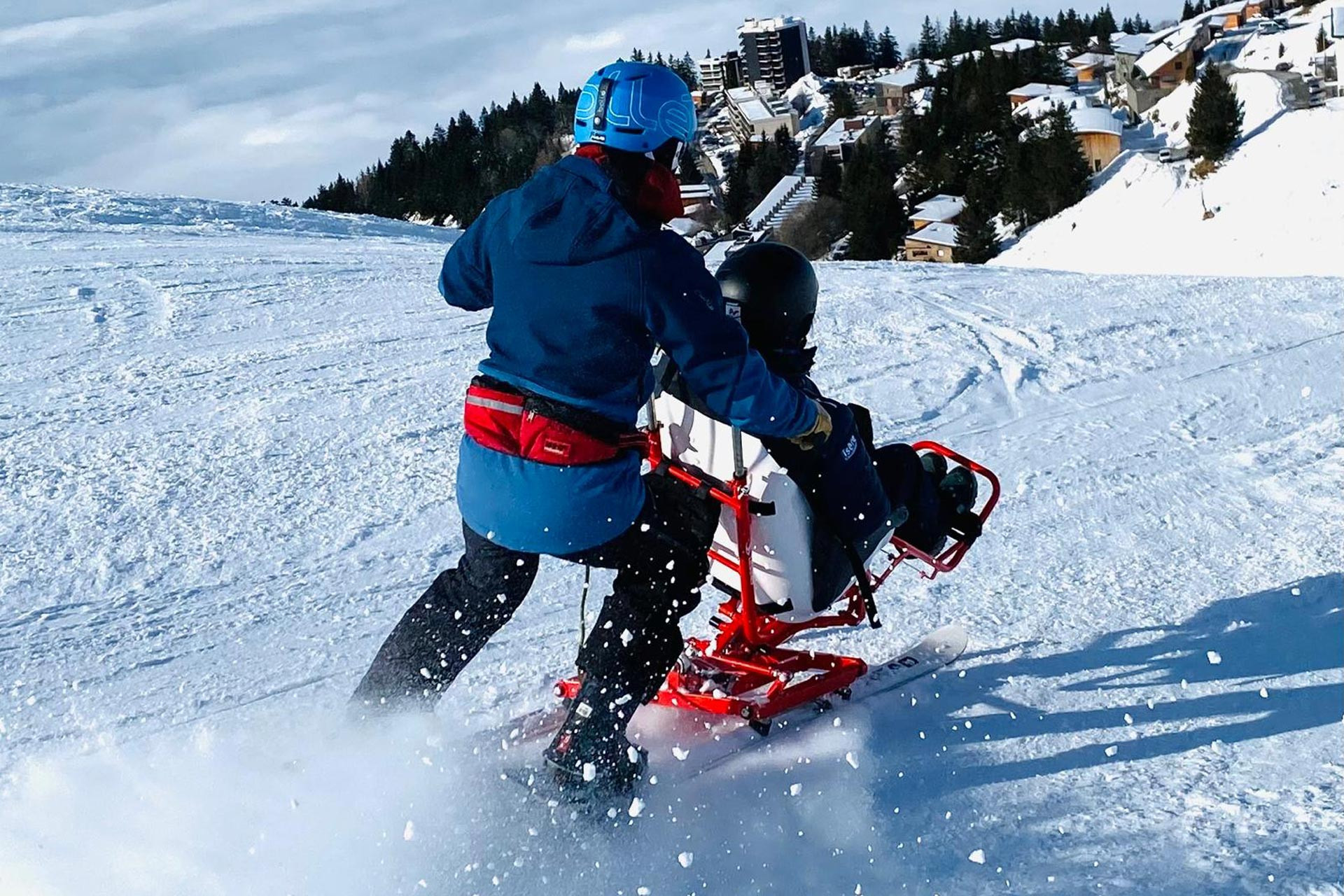 Handi'Gliss - journée découverte handi-ski alpin Chamrousse - © Comité départemental handisport Isère Handi'Gliss - journée découverte handi-ski alpin Chamrousse