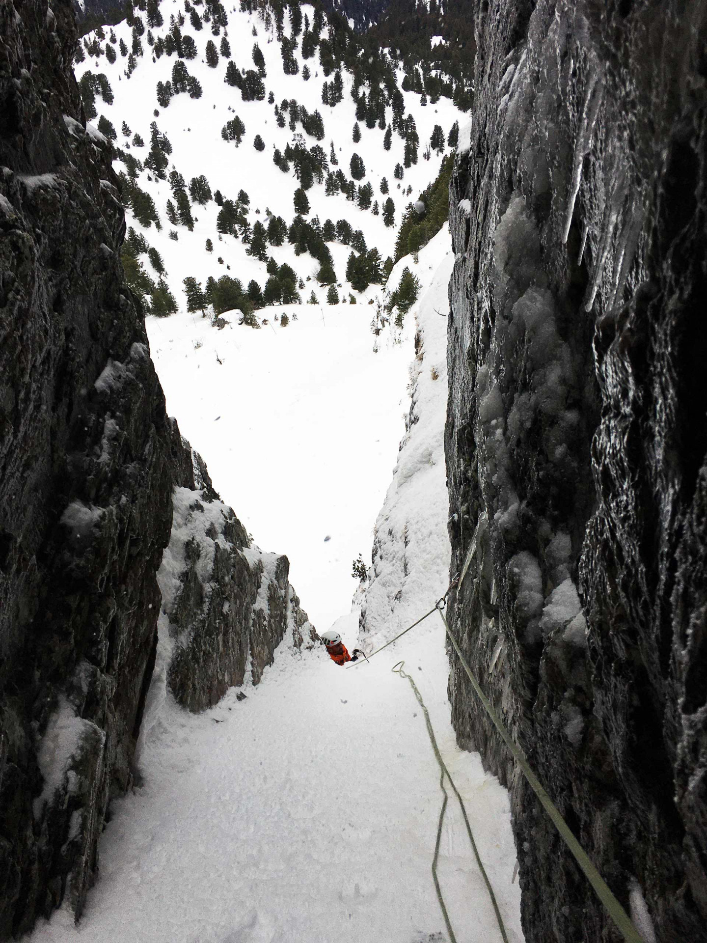 Initiation alpinisme hivernal - © Bureau des guides de Chamrousse Initiation alpinisme hivernal