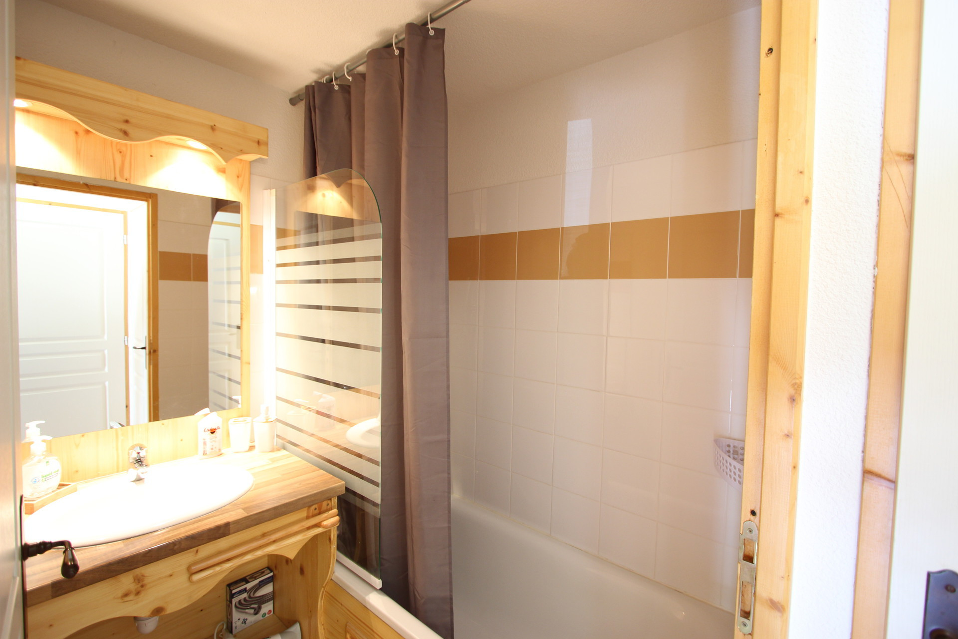 _lv_images__lot_0016190420_04_5877655