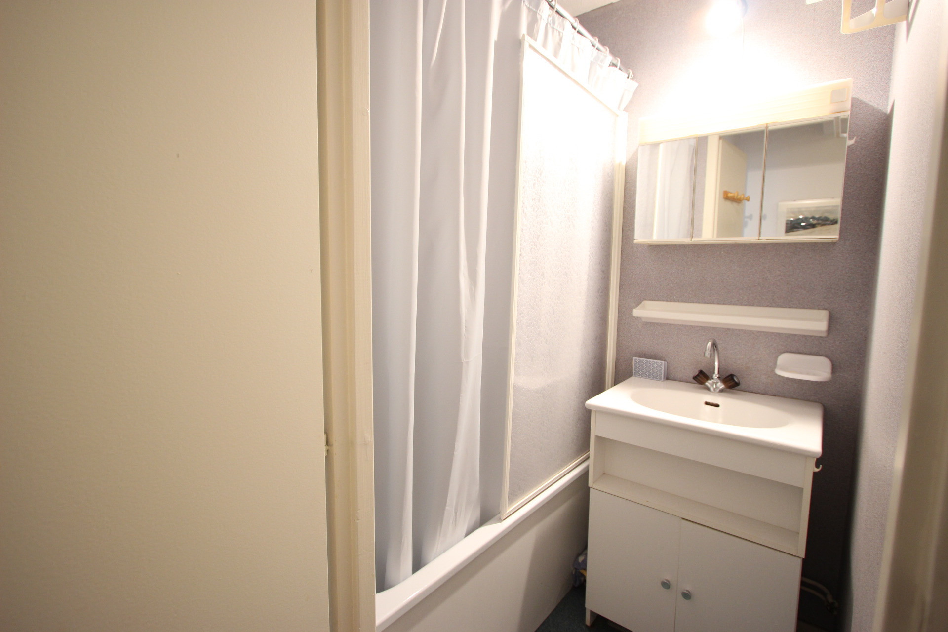 _lv_images__lot_0016190528_06_5872144