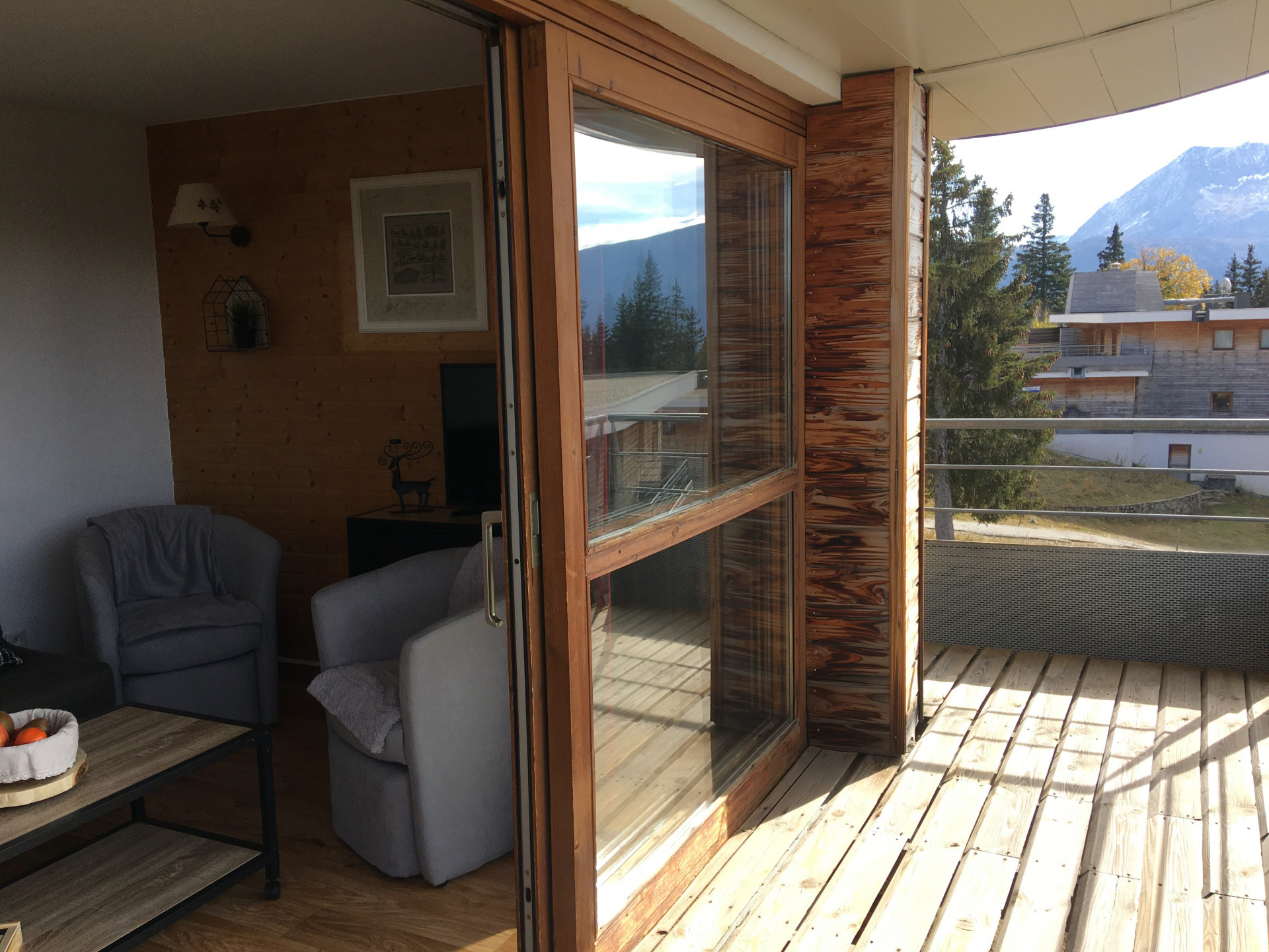 Extérieur balcon Le Jourbabes A26 Chamrousse - © DR Chamrousse réservation location appartement 4 pièces 6 personnes 52m² Les Jourbabes A26 station ski montagne grenoble isère alpes France