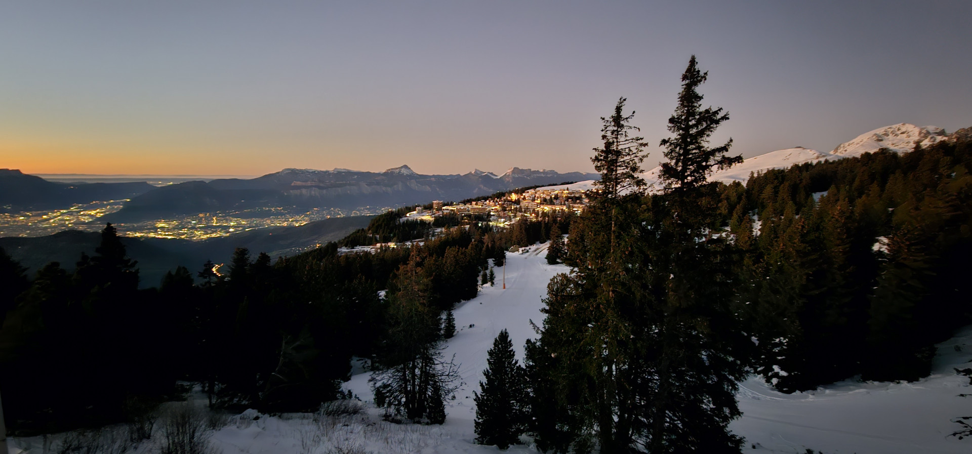 Extérieur L'Edelweiss 427 Chamrousse - © DR Chamrousse réservation location appartement studio 4 personnes 17m² Edelweiss 427 station ski montagne grenoble isère alpes France
