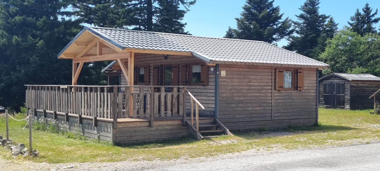 Extérieur Le Chalet des Cimes 24 Chamrousse - © DR Chamrousse réservation location chalet 3 pièces, 6 personnes 40m² Le Chalet des cimes 24 station ski montagne grenoble isère alpes France