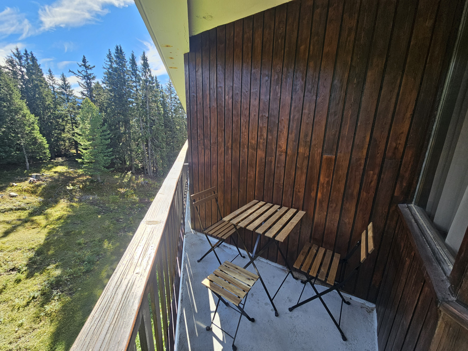 extérieur-terrasse-été-panoramic613-chamrousse - © DR Chamrousse réservation location appartement 2 pièces cabine 4/6 personnes 44m² Panoramic 613 station ski montagne grenoble isère alpes France