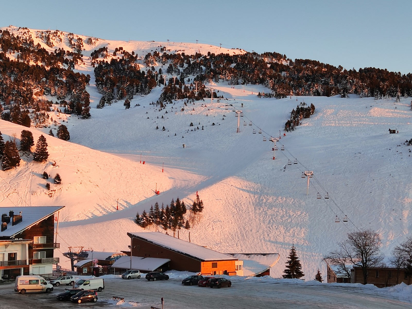 Extérieur vue 3P6 Eterlou 406 Chamrousse - © DR Chamrousse réservation location appartement 6 personnes 3 pièces 57m² éterlou station ski montagne grenoble isère alpes France