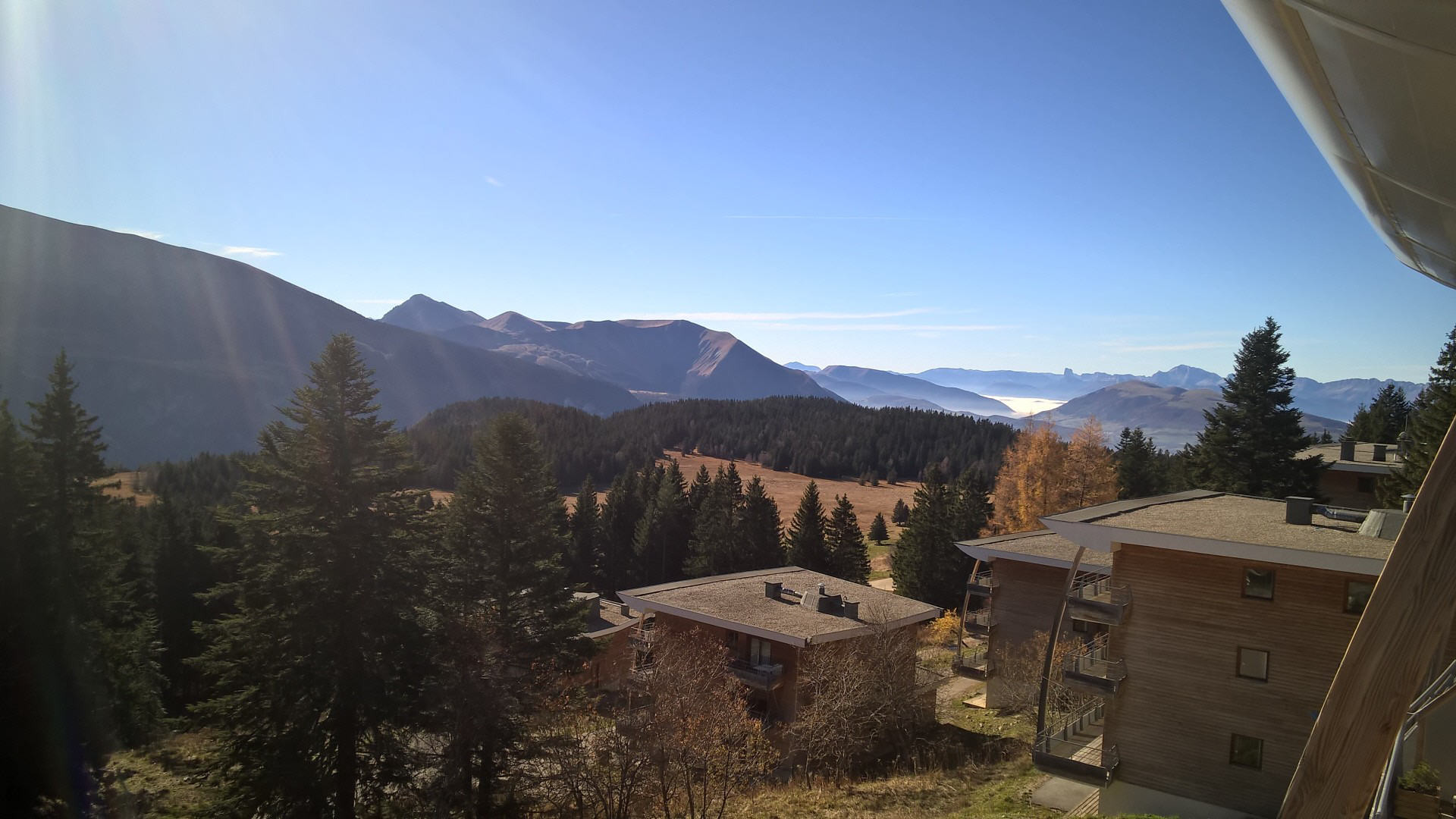 Extérieur vue 4P8 Melezes A46 Chamrousse - © DR Chamrousse réservation location appartement 8 personnes 50m² villages du bachat melezes station ski montagne grenoble isère alpes France