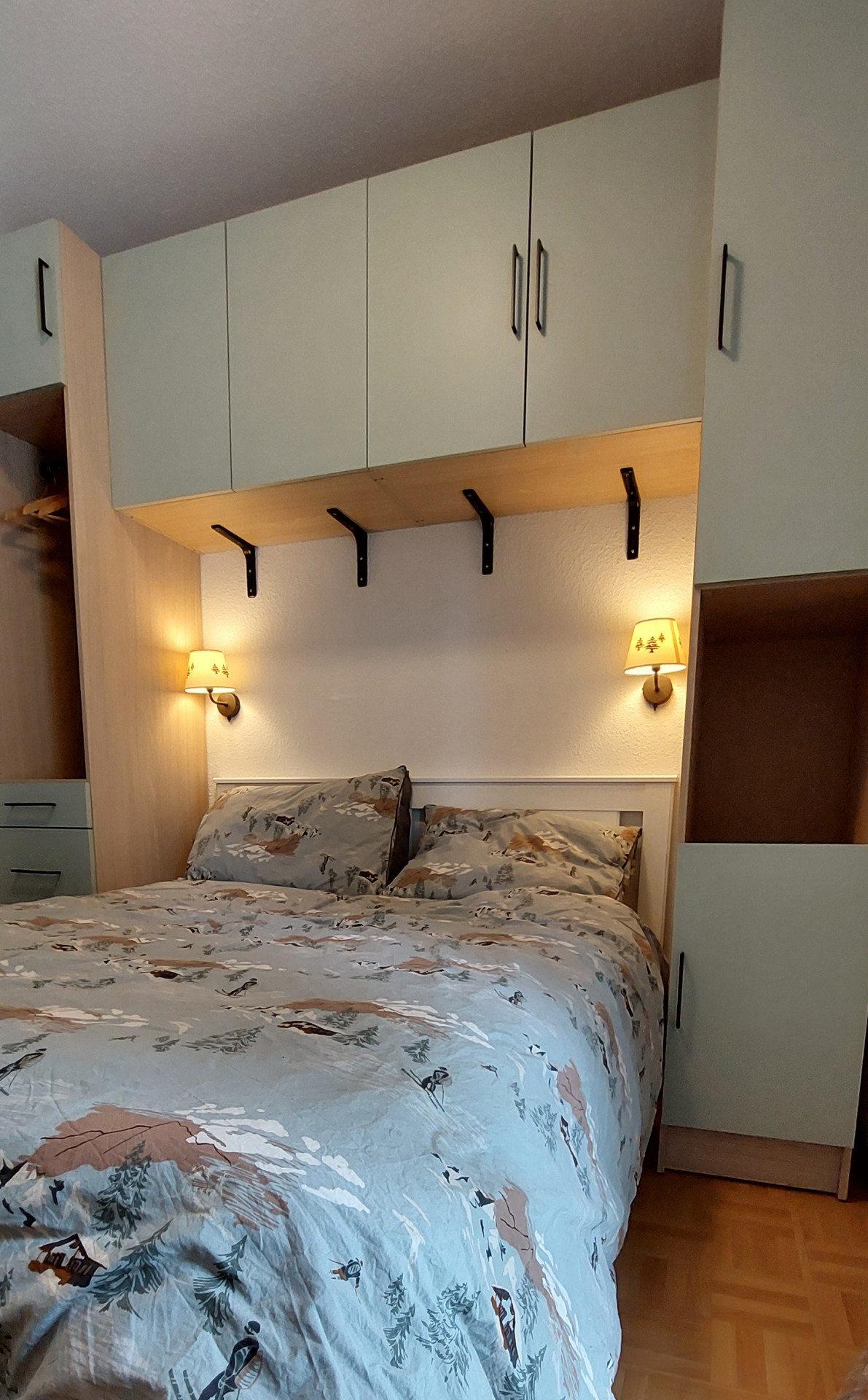 Intérieur 1ere chambre lit double ecrin des neiges c06 Chamrousse