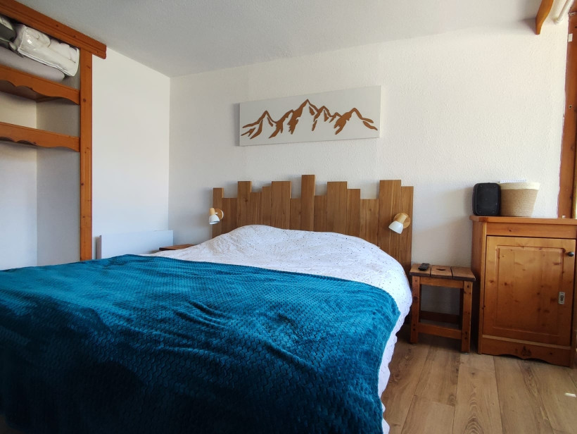 int-rieur-chambre-lit-double-le-sorbier-c02-chamrousse-22-05-26-6170528 - © DR int-rieur-chambre-lit-double-le-sorbier-c02-chamrousse-22-05-26-6170528