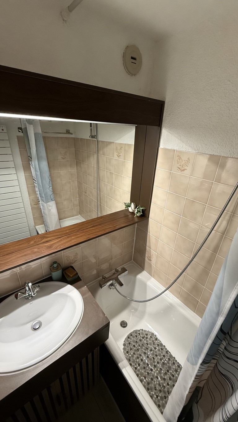 int-rieur-salle-de-bain-studio-vernon-704-chamrousse-2026-6356625