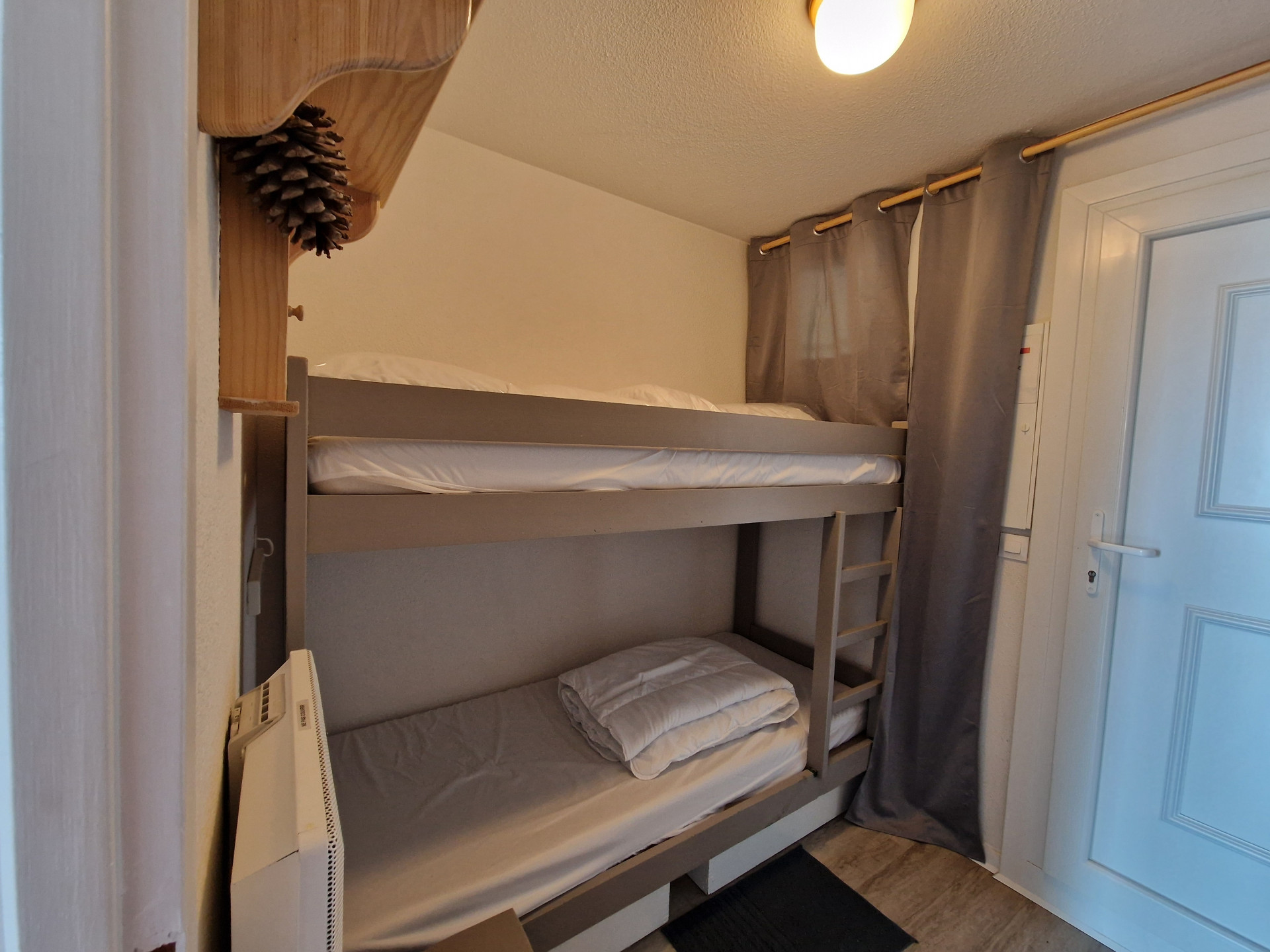 Intérieur cabine ST cabine 4 Marmottes 26 Chamrousse - © DR Chamrousse réservation location studio cabine 4 personnes 25m² marmottes station ski montagne grenoble isère alpes France