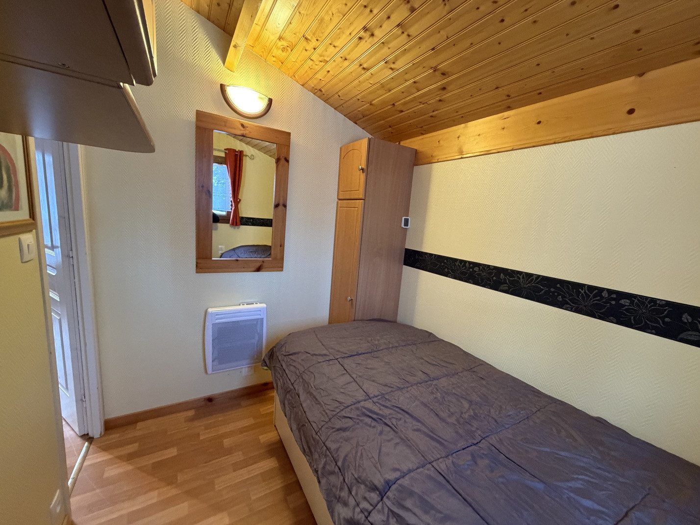 Intérieur chambre 1 Le Chalet des Cimes 39 Chamrousse