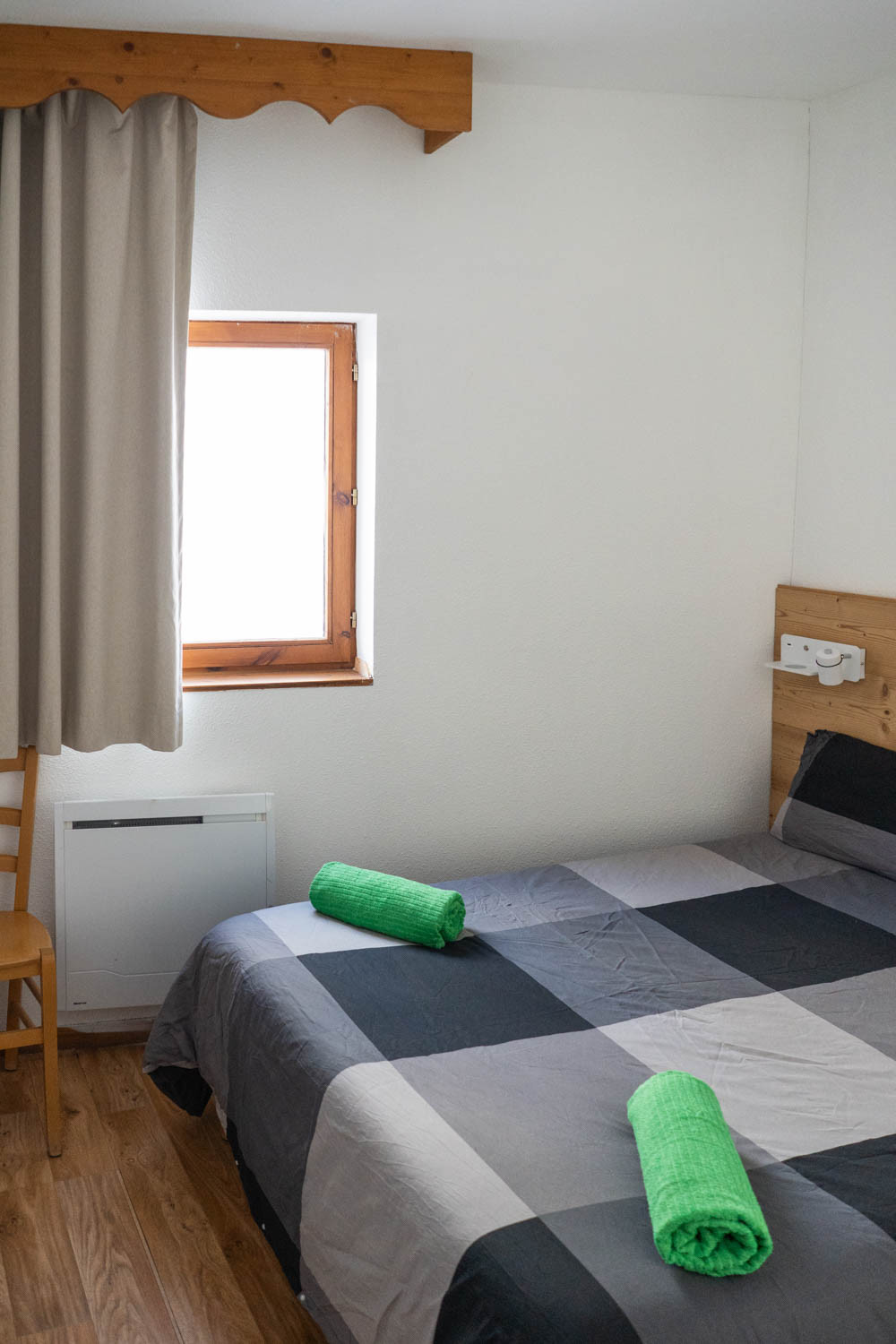 interieur-chambre-1-lit-double-6438531 interieur-chambre-1-lit-double-6438531