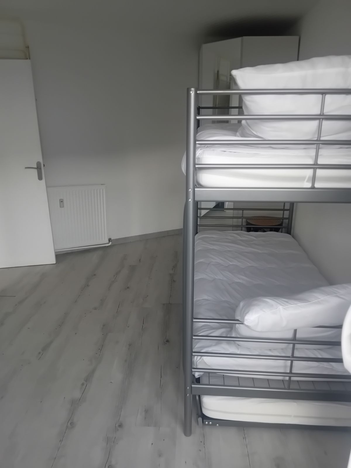 Intérieur Chambre 2 3P7 Carina 503 Chamrousse - © DR Chamrousse réservation location appartement 7 personnes studio 51m² carina station ski montagne grenoble isère alpes France