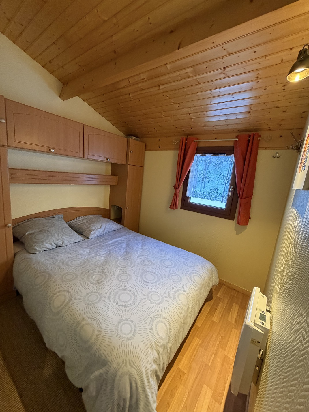 Intérieur chambre 2 Le Chalet des Cimes 39 Chamrousse