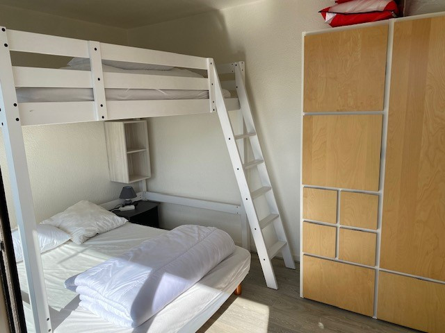 Intérieur chambre 2 lit superposés L'Eterlou 302 Chamrousse - © DR Chamrousse réservation location appartement 2 pièces 6 personnes 38m² L'Eterlou 302 station ski montagne grenoble isère alpes France