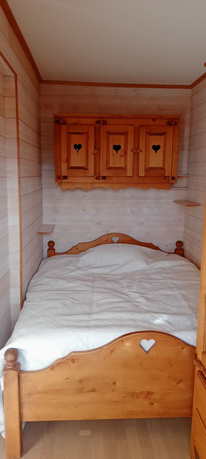 Intérieur chambre 2P4 cabine Eterlou 305 Chamrousse - © DR Chamrousse réservation location appartement 4 personnes 2 pièces cabine 38m² éterlou station ski montagne grenoble isère alpes France