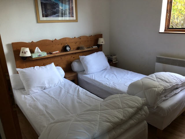 Intérieur chambre 2P4 VDB Aster A26 Chamrousse - © DR Chamrousse réservation location appartement 4 personnes 25m² villages du bachat asters station ski montagne grenoble isère alpes France