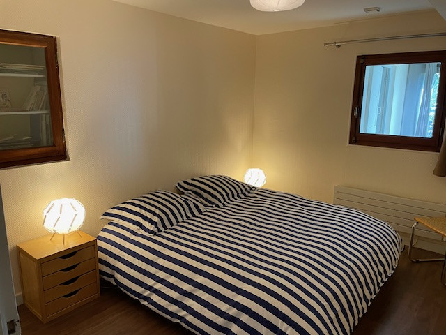 Intérieur chambre lit double 2 Le chalet Colas Chamrousse - © Droits réservés Chamrousse réservation location chalet 6 pièces, 9 personnes 180m² Le chalet Colas station ski montagne grenoble isère alpes France