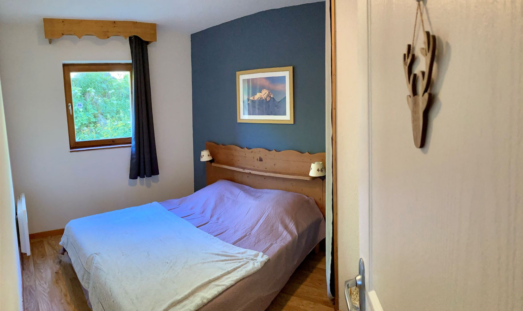 Intérieur chambre lit double Le Silène B13 Chamrousse