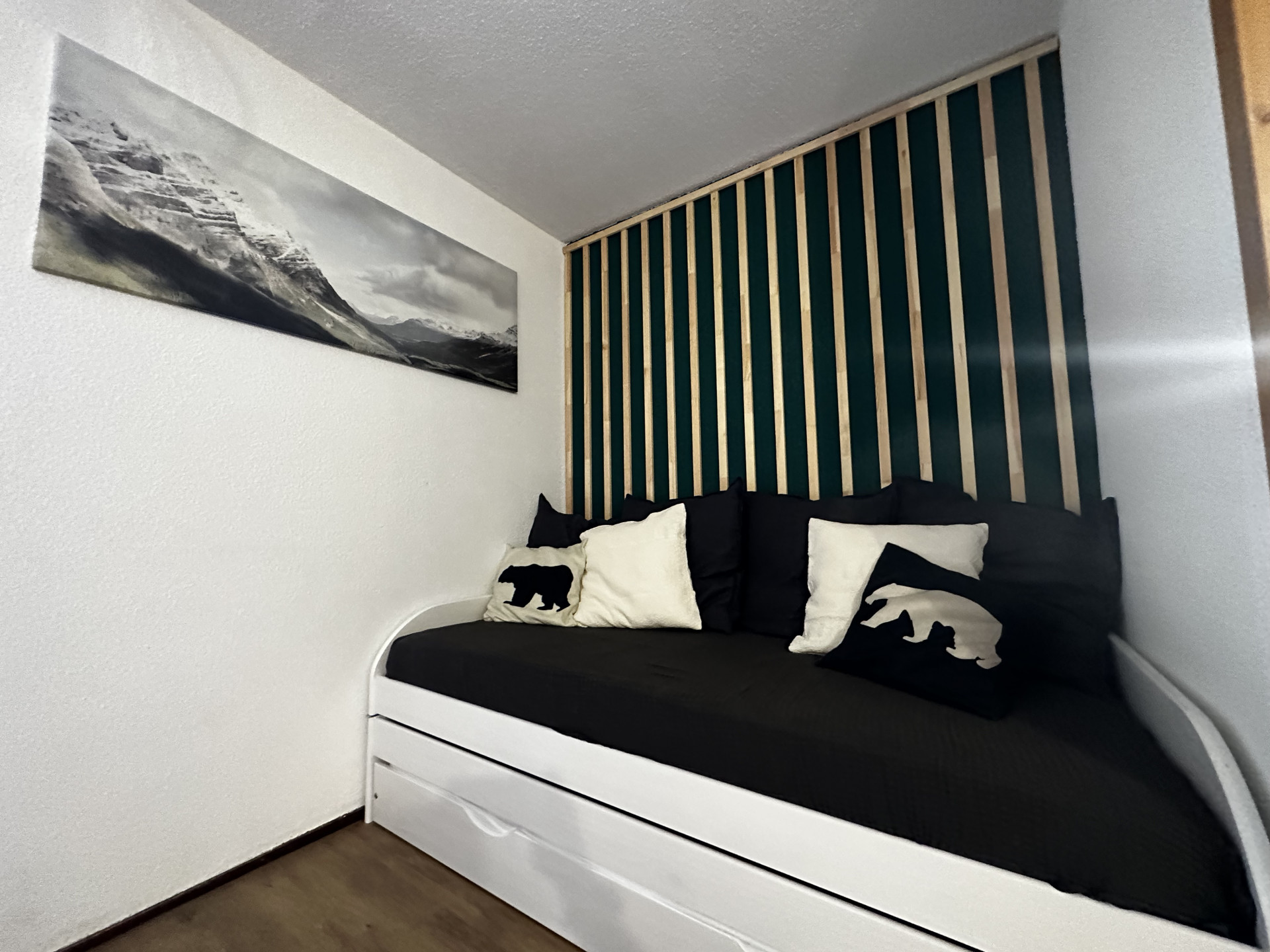 Intérieur chambre lit gigogne Edelweiss 113 Chamrousse - © DR Chamrousse réservation location appartement 2 pièces 4 personnes 35m² Edelweiss 113 station ski montagne grenoble isère alpes France