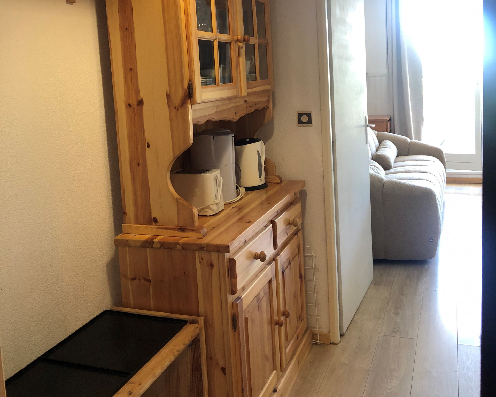 Intérieur couloir ST cabine 5 Marmottes 102 Chamrousse - © DR Chamrousse réservation location studio cabine 5 personnes 24m² marmottes station ski montagne grenoble isère alpes France