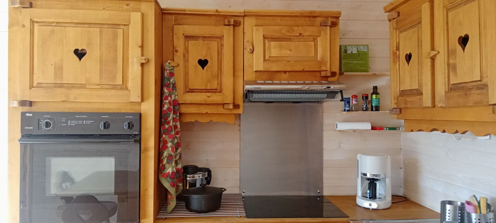 Intérieur cuisine 2P4 cabine Eterlou 305 Chamrousse - © DR Chamrousse réservation location appartement 4 personnes 2 pièces cabine 38m² éterlou station ski montagne grenoble isère alpes France