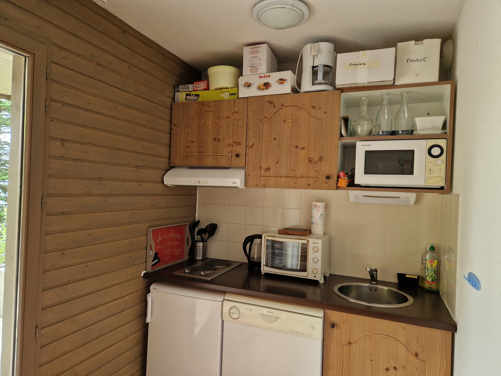 interieur-cuisine-2pc6-l-ecrin-des-neiges-chamrousse