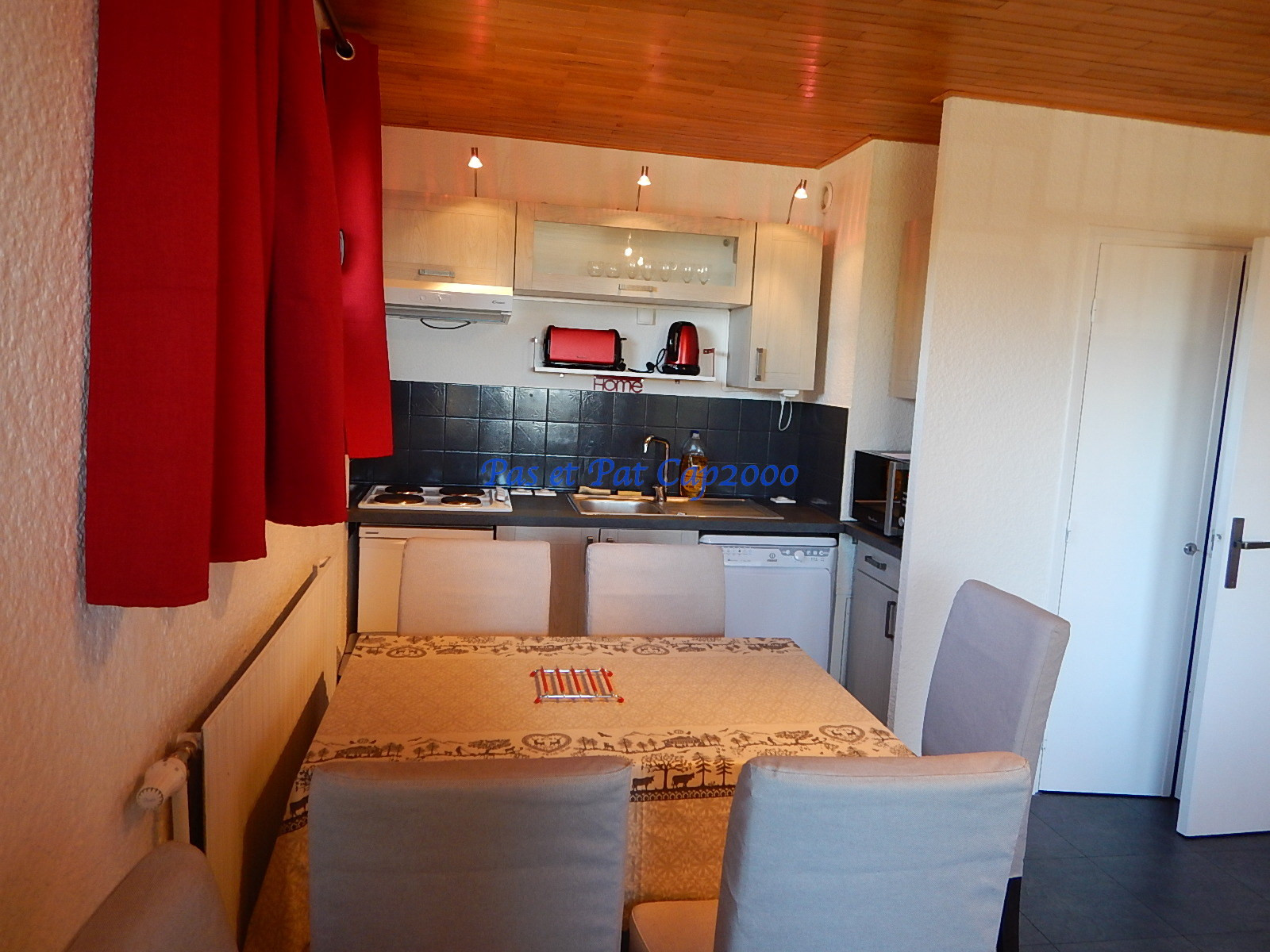 Intérieur cuisine Cap2000 201 Chamrousse - © DR Chamrousse réservation location appartement 2 pièces 5 personnes 45m² cap2000 201 station ski montagne grenoble isère alpes France