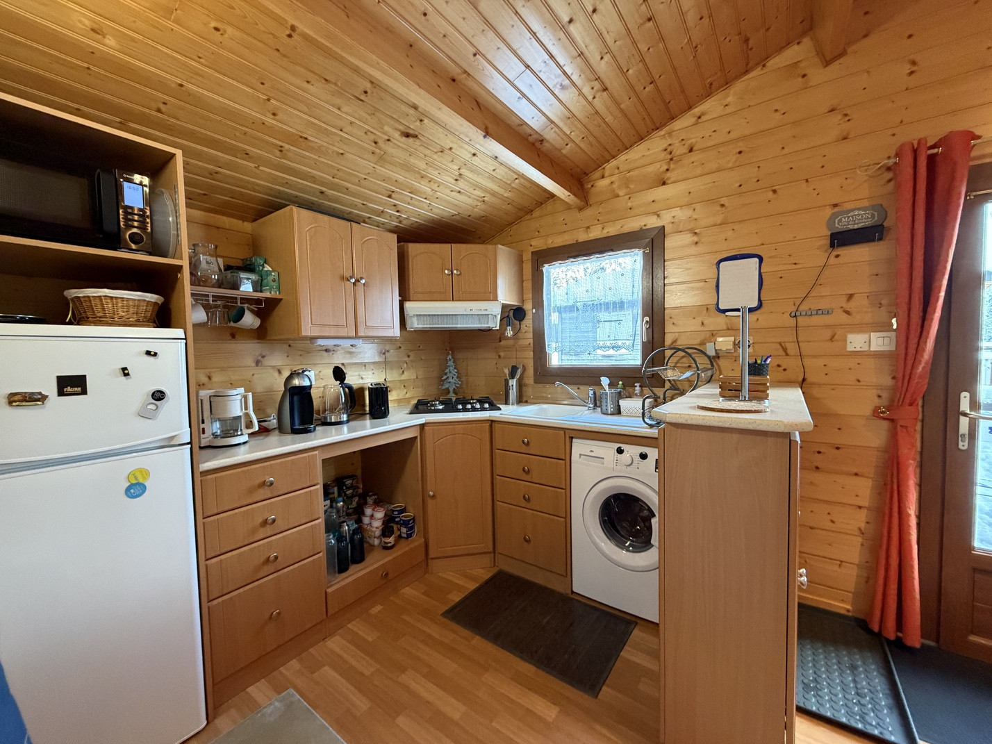 Intérieur cuisine Le Chalet des Cimes 39 Chamrousse