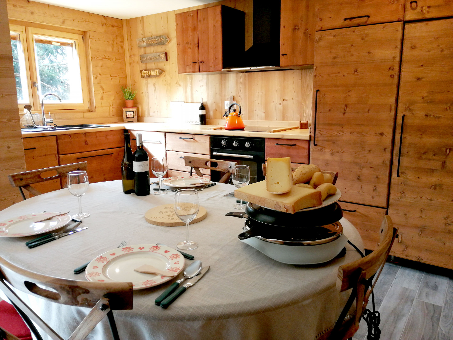 Intérieur cuisine Valhalla Chamrousse - © DR Chamrousse réservation location appartement 2 pièces cabine 6 personnes 45m² valhalla station ski montagne grenoble isère alpes France