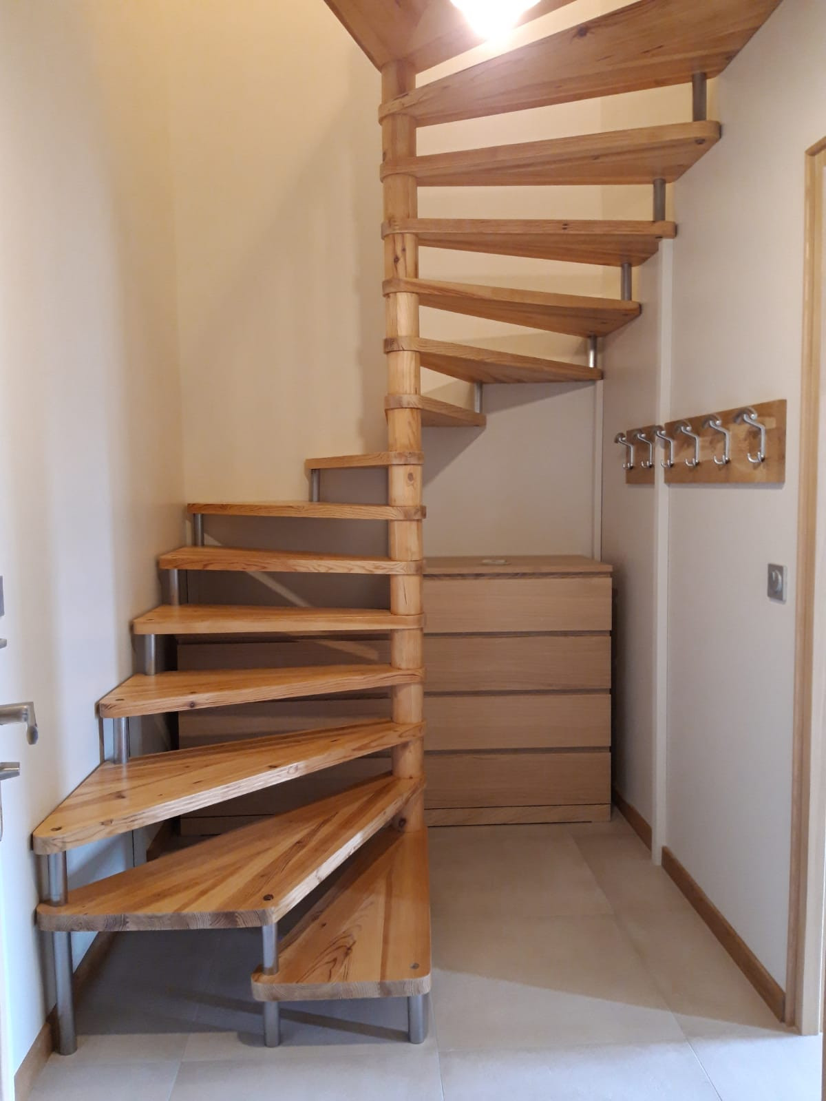 Intérieur escalier Les martinet A44 Chamrousse - © DR Chamrousse réservation location appartement 3 pièces 6 personnes 63m² Les martinets A44 station ski montagne grenoble isère alpes France