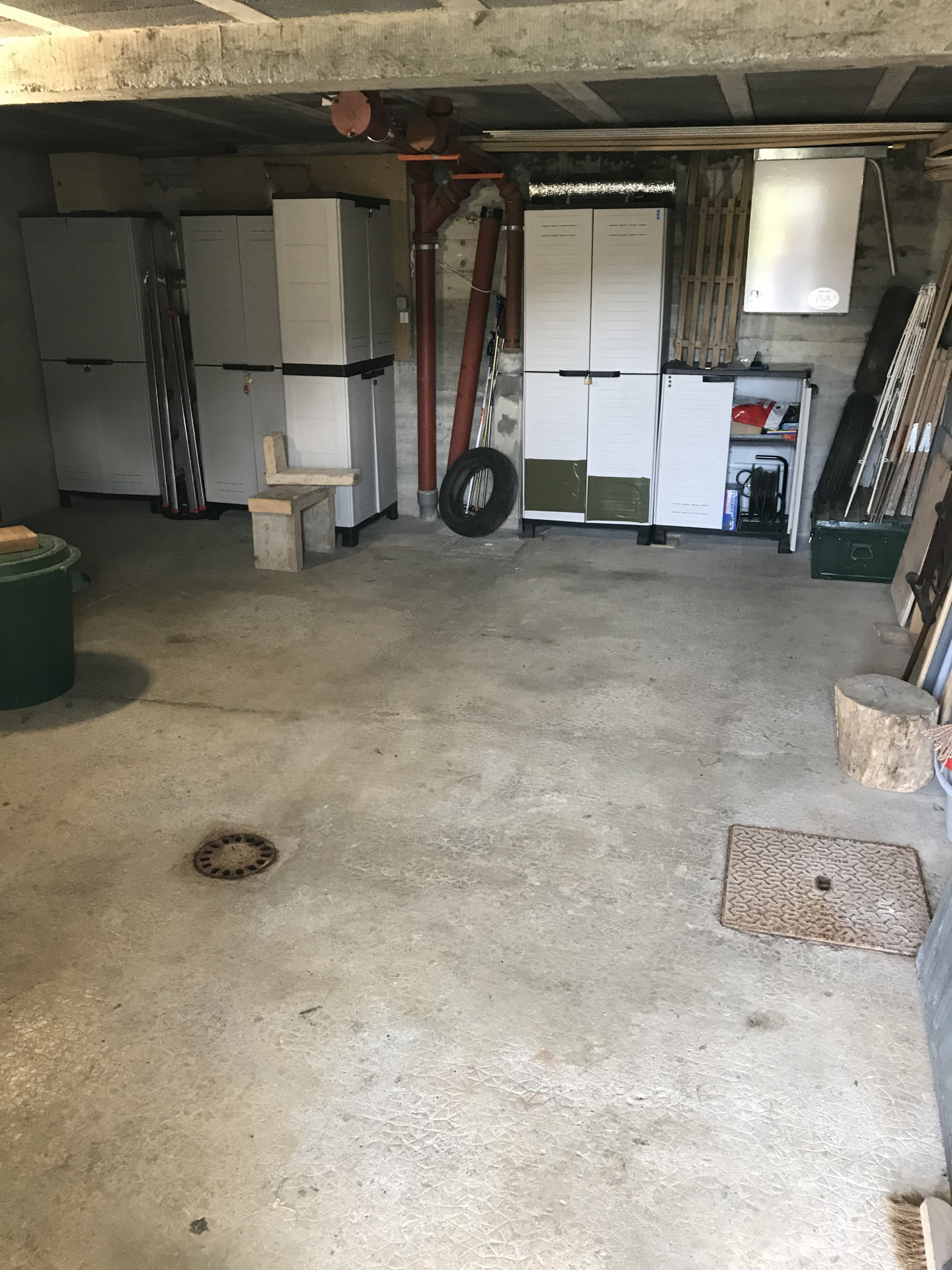 Intérieur garage Le Chalet les Airelles Chamrousse - © DR Chamrousse réservation location chalet 5 pièces, 10 personnes 100m² Le chalet les Airelles station ski montagne grenoble isère alpes France