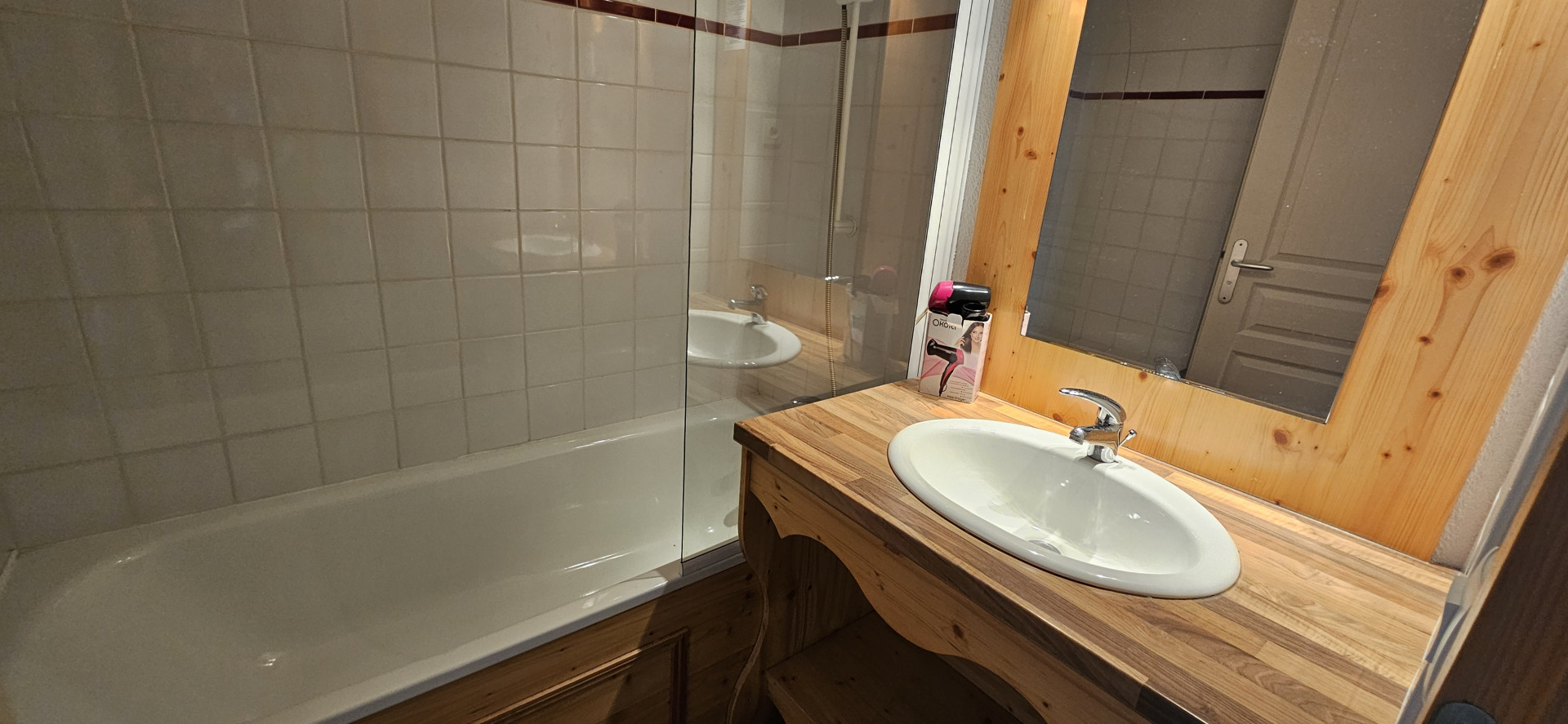 Intérieur salle de bain 2P6 Grive 29 Chamrousse Intérieur salle de bain 2P6 Grive 29 Chamrousse