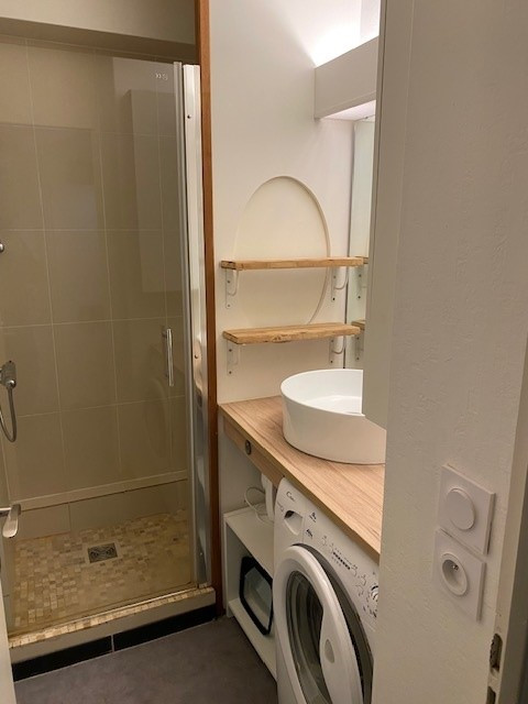 Intérieur salle de bain L'Eterlou 302 Chamrousse - © DR Chamrousse réservation location appartement 2 pièces 6 personnes 38m² L'Eterlou 302 station ski montagne grenoble isère alpes France