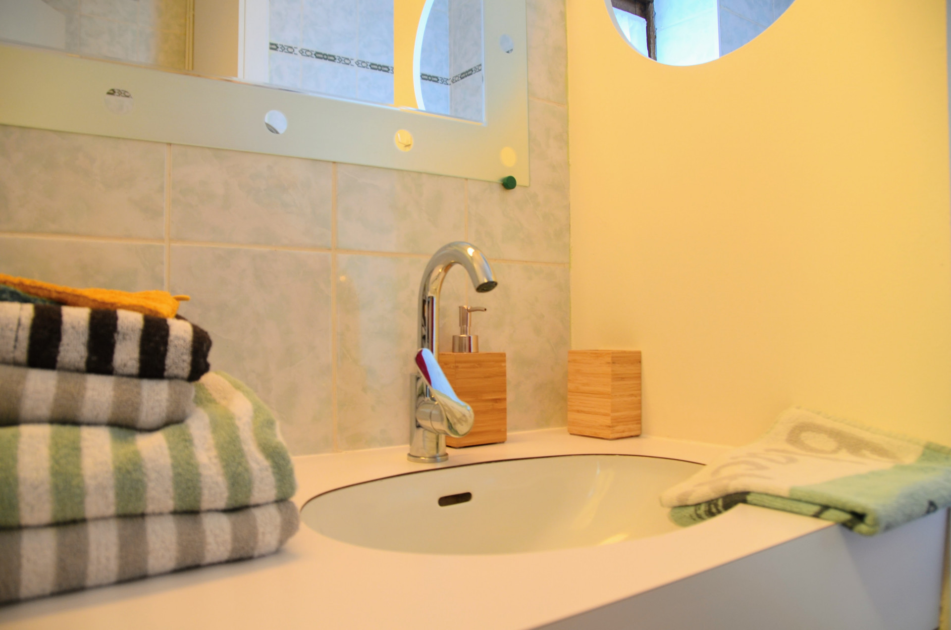 Intérieur salle de bain lavabo 2P5 Carline 201 Chamrousse