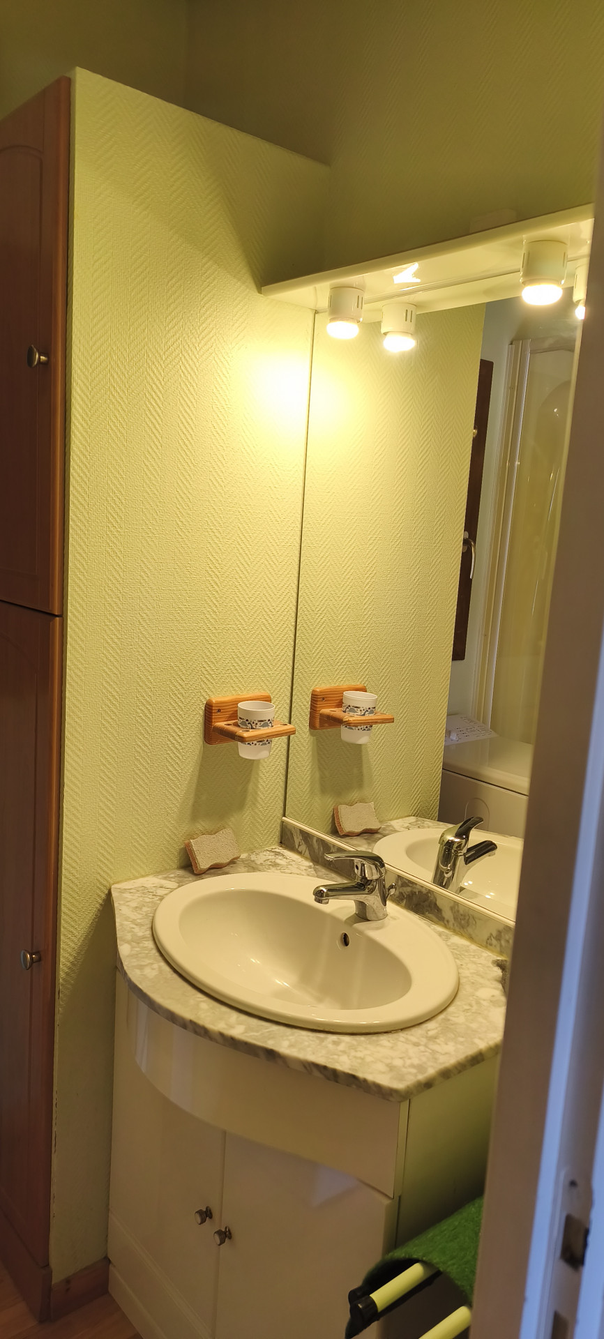 Intérieur salle de bain Le chalet des cimes 12 Chamrousse Intérieur salle de bain Le chalet des cimes 12 Chamrousse