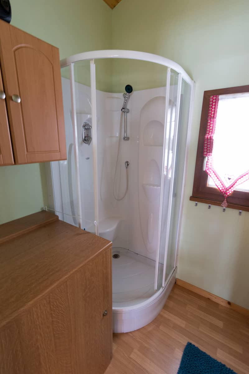 Intérieur salle de bain Le Chalet des Cimes 24 Chamrousse - © DR Chamrousse réservation location chalet 3 pièces, 6 personnes 40m² Le Chalet des cimes 24 station ski montagne grenoble isère alpes France