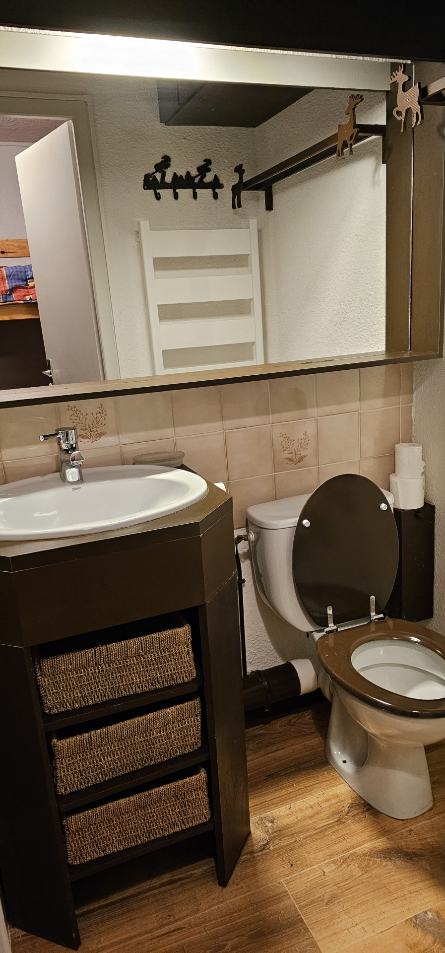 Intérieur salle de bain Le vernon 1019 Chamrousse - © DR Chamrousse réservation location appartement studio 4 personnes 18m² Le Vernon 1019 station ski montagne grenoble isère alpes France