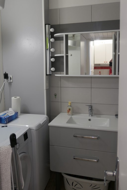 Intérieur salle de bain Les Carlines studio Chamrousse - © DR Chamrousse réservation location appartement studio 4 personnes 25m² Les Carlines studio station ski montagne grenoble isère alpes France