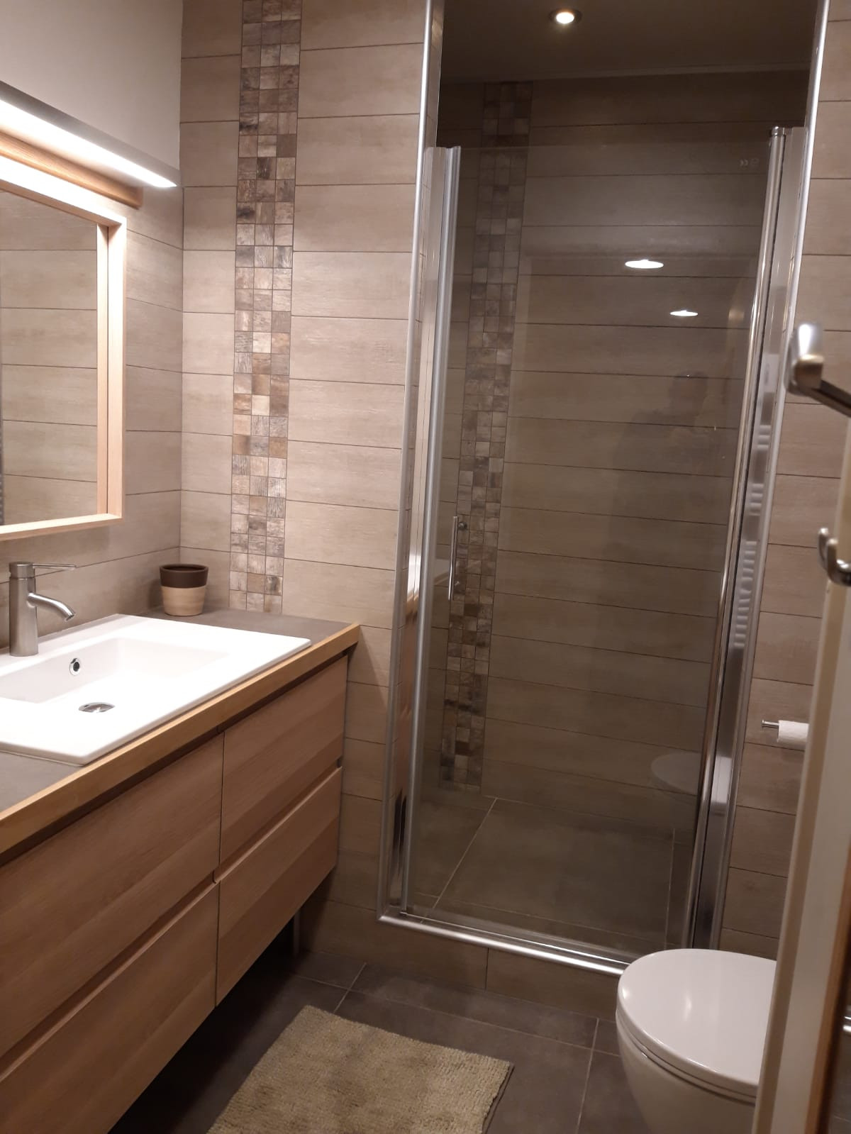 Intérieur salle de bain Les martinet A44 Chamrousse - © DR Chamrousse réservation location appartement 3 pièces 6 personnes 63m² Les martinets A44 station ski montagne grenoble isère alpes France