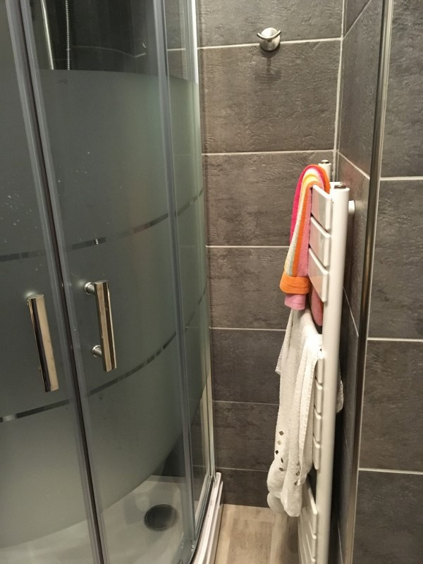 Intérieur salle de bain Les vans 10 Chamrousse - © DR Chamrousse réservation location appartement 2 pièces 6 personnes 42m² Les vans 10 station ski montagne grenoble isère alpes France