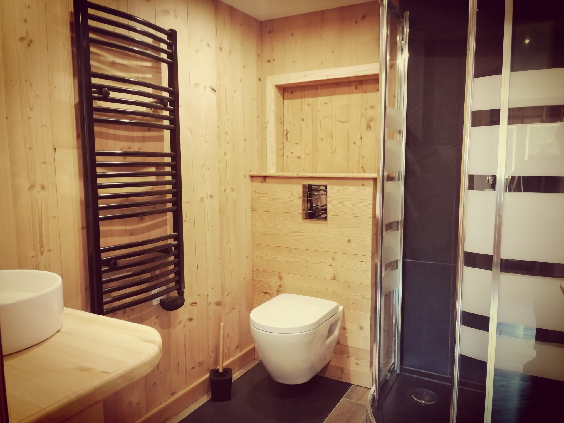 Intérieur salle de bain valhalla Chamrousse - © DR Chamrousse réservation location appartement 2 pièces cabine 6 personnes 45m² valhalla station ski montagne grenoble isère alpes France