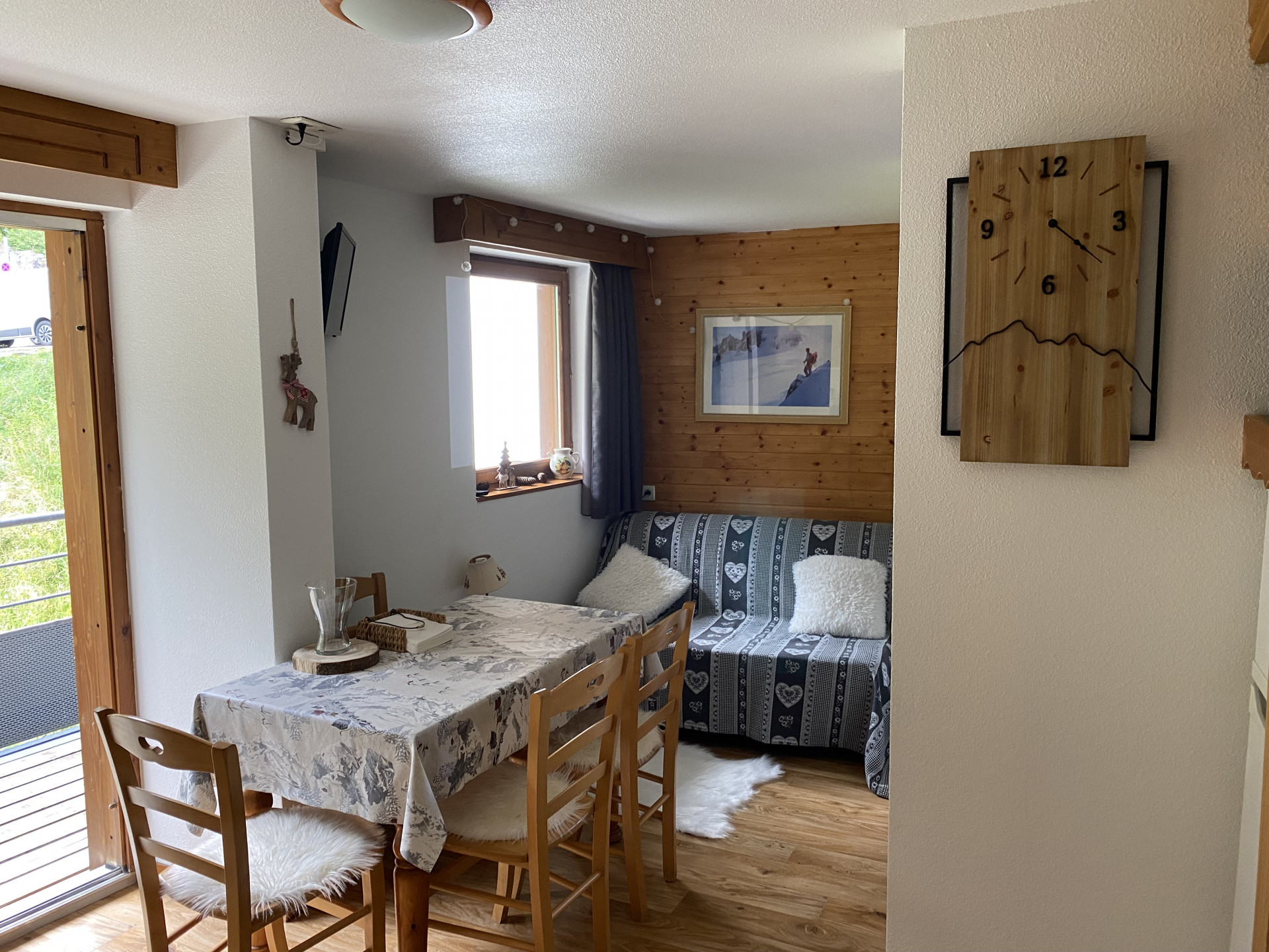 Intérieur salon séjour 2P4 VDB Melezes E33 Chamrousse