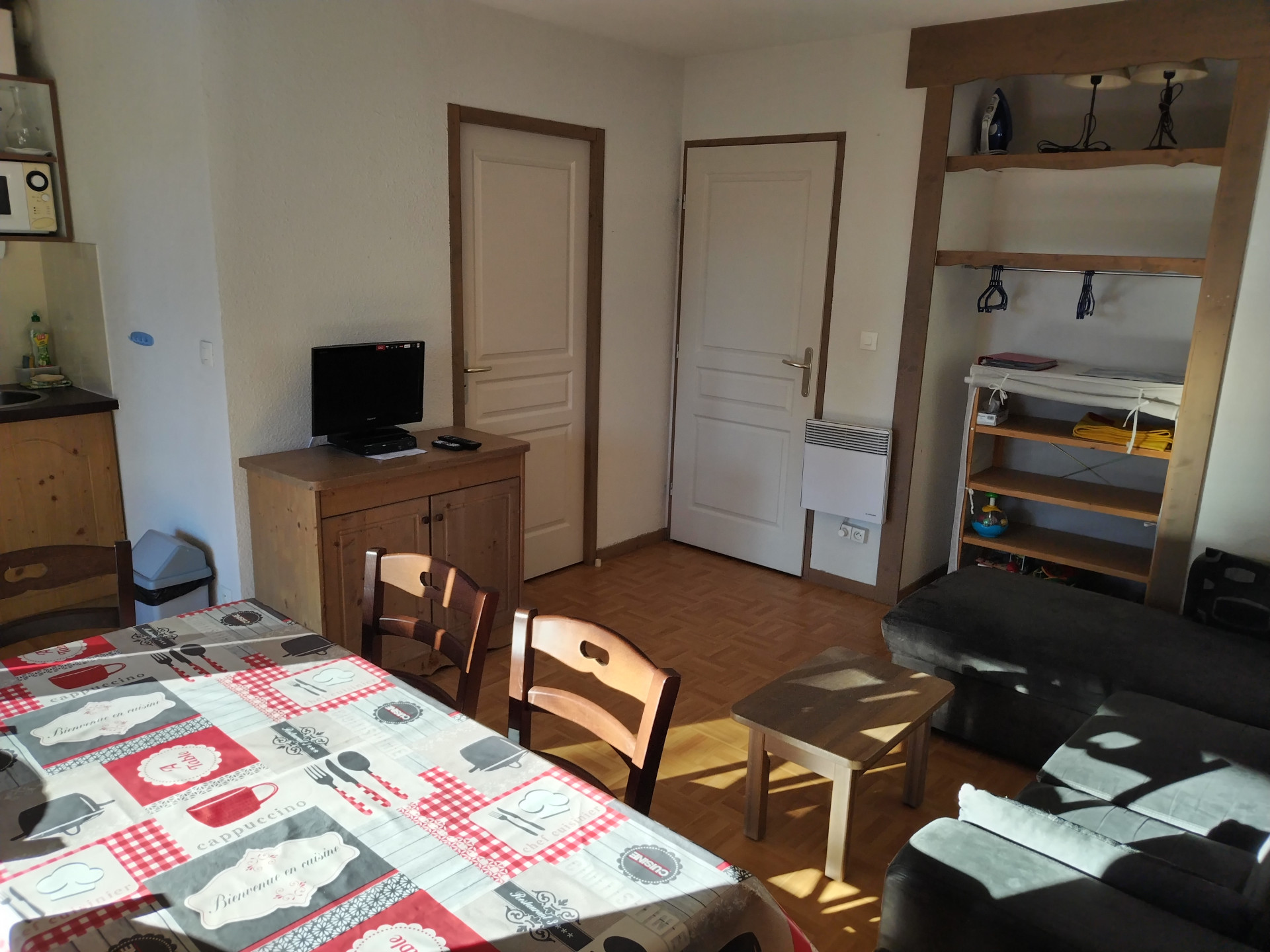 interieur-salon-sejour-2pc6-l-ecrin-des-neiges-chamrousse