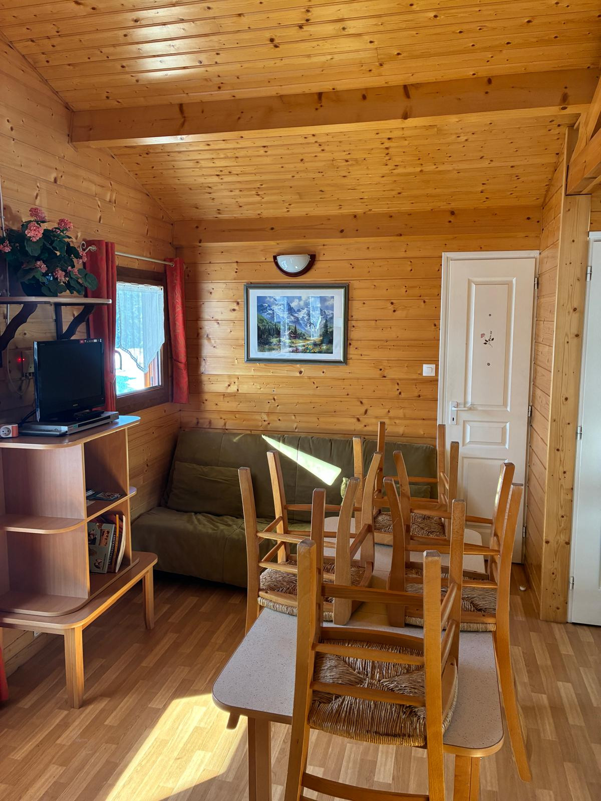 Intérieur salon séjour 3P6 chalet des cimes 3 Chamrousse