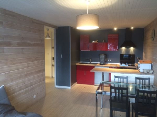 Intérieur salon séjour cuisine Le Chamois 305 Chamrousse - © DR Chamrousse réservation location appartement 2 pièces 6 personnes 44m² Le Chamois 305 station ski montagne grenoble isère alpes France