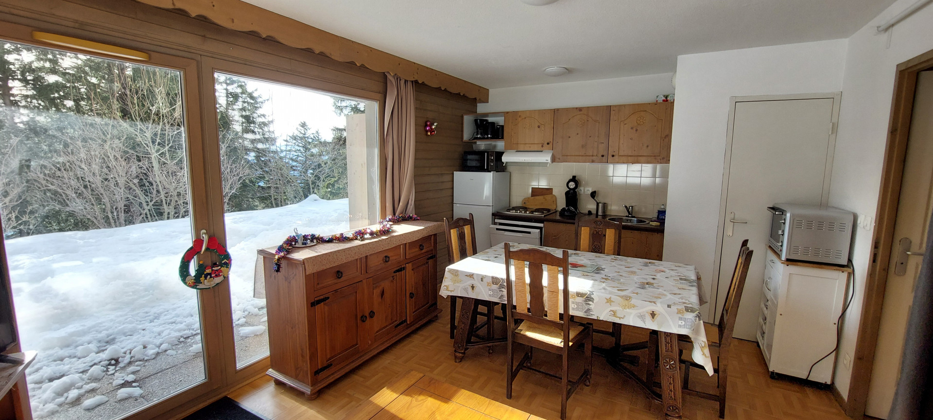 Intérieur salon-séjour Ecrin des neiges C06 Chamrousse (4)